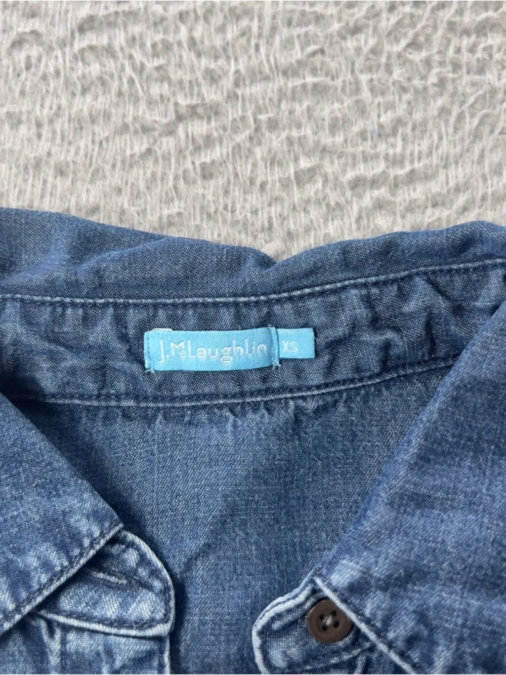 J McLaughlin Top Womens XS Blue Denim Button Linen Blend Sleeveless Preppy - Picture 4 of 6